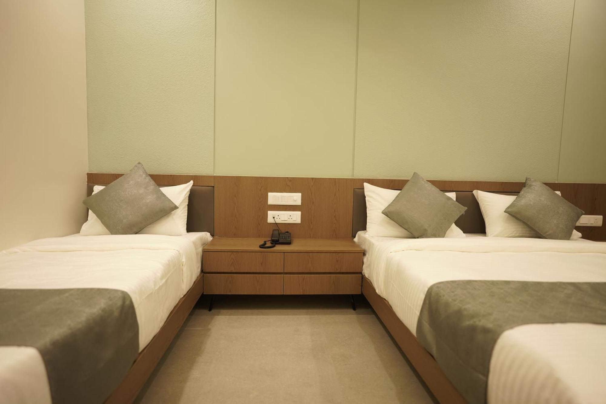 אאורנגבד A Square Executive Hotel מראה חיצוני תמונה