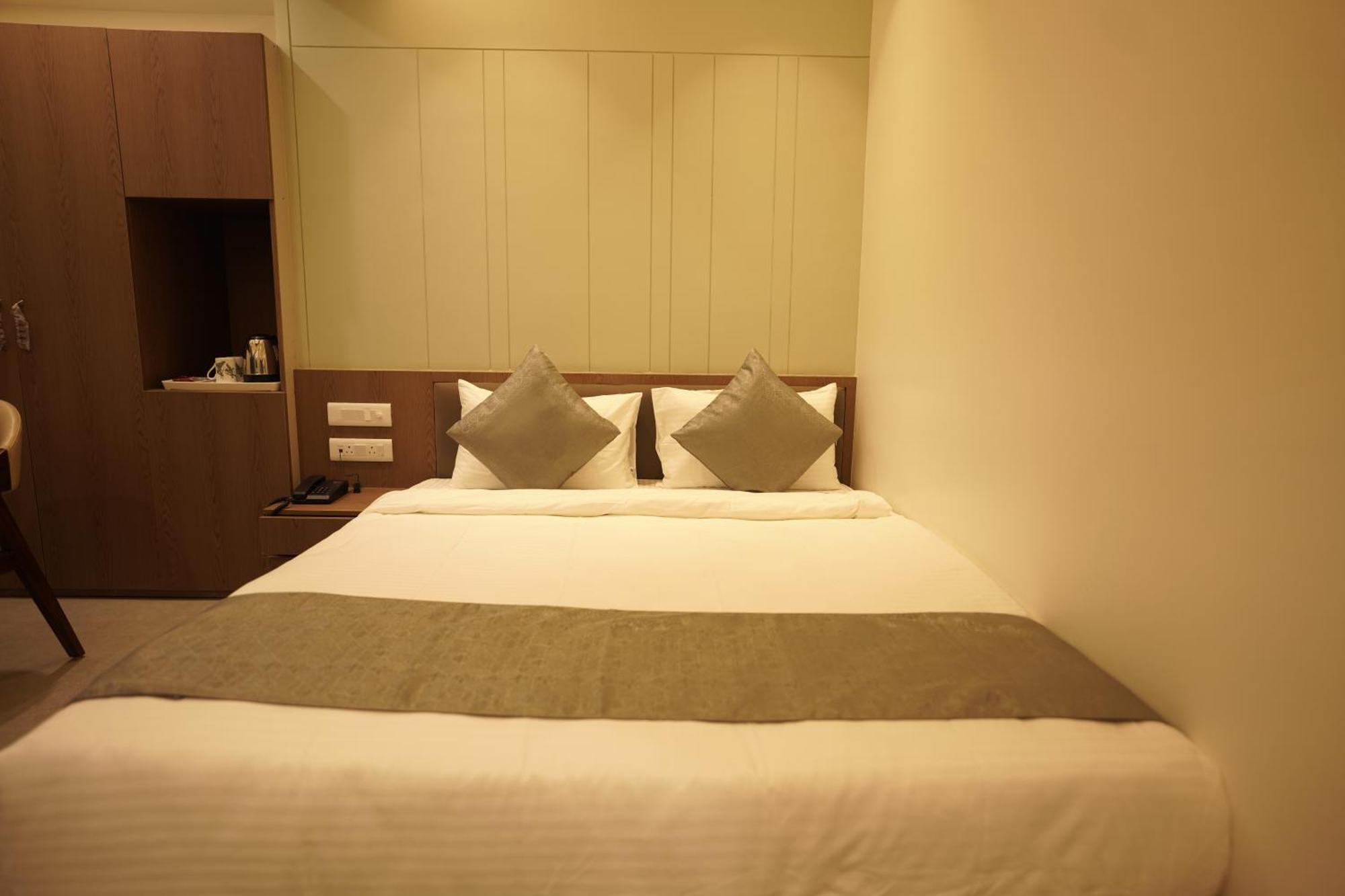 אאורנגבד A Square Executive Hotel מראה חיצוני תמונה