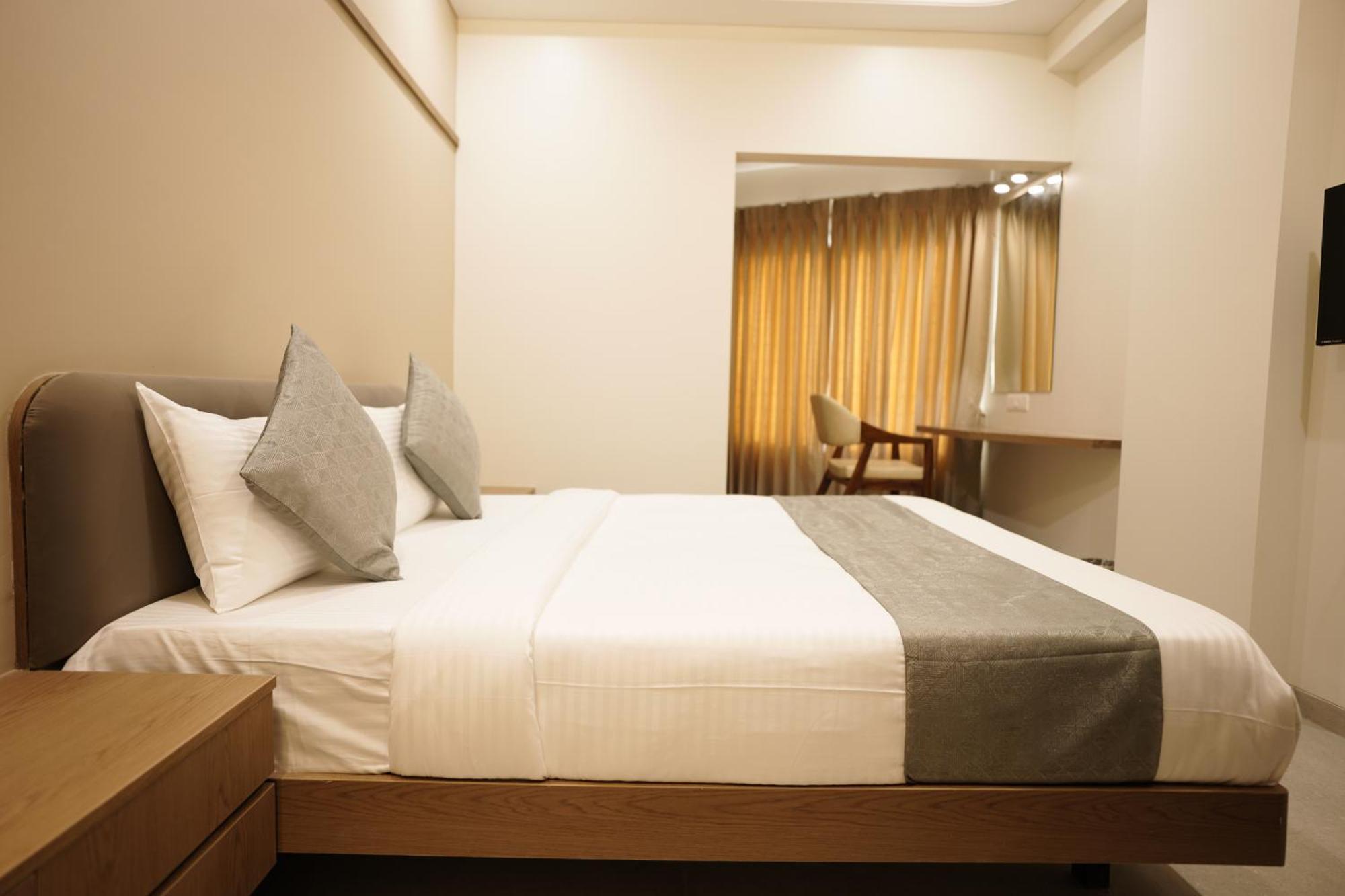 אאורנגבד A Square Executive Hotel מראה חיצוני תמונה