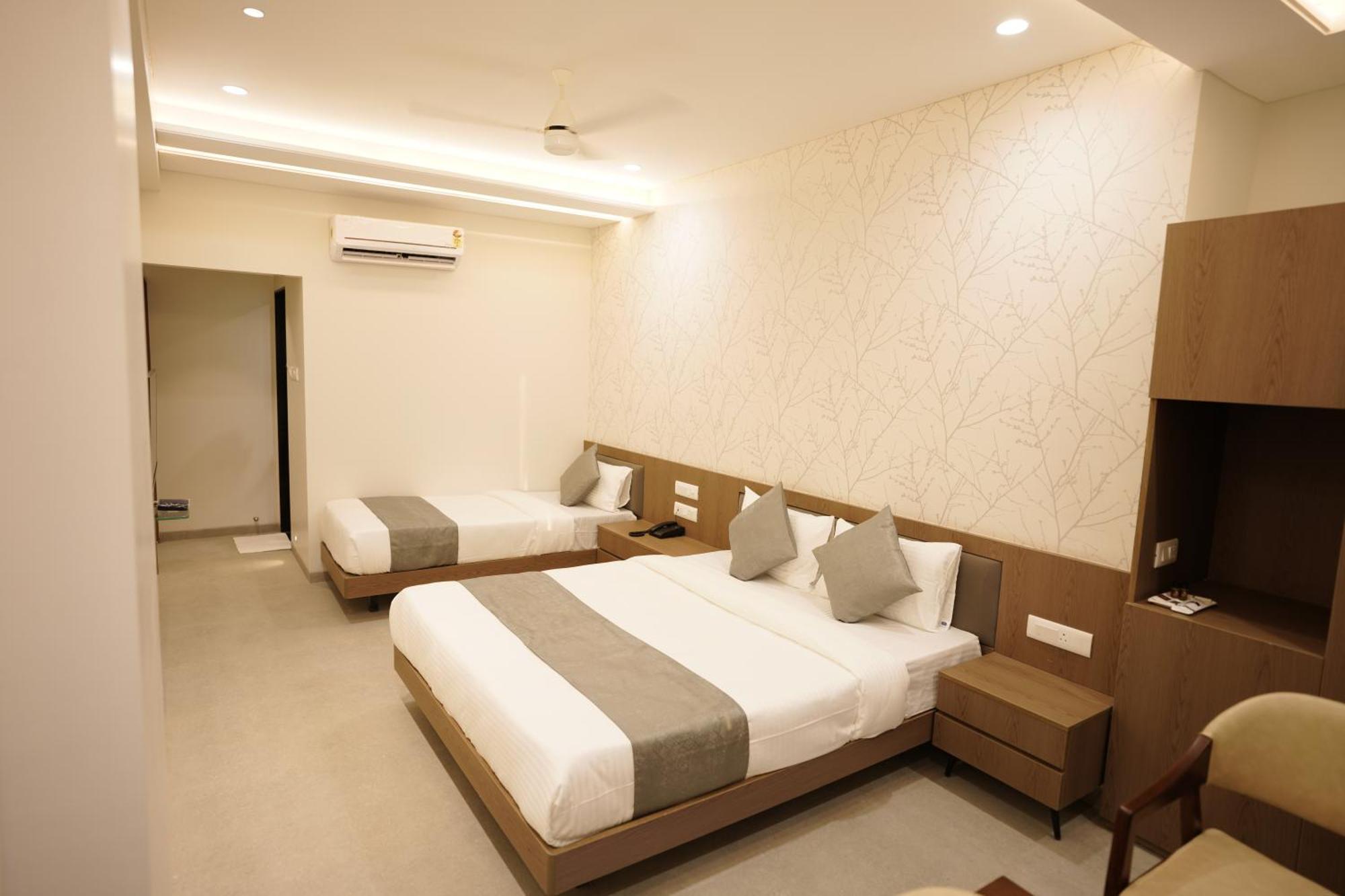 אאורנגבד A Square Executive Hotel מראה חיצוני תמונה
