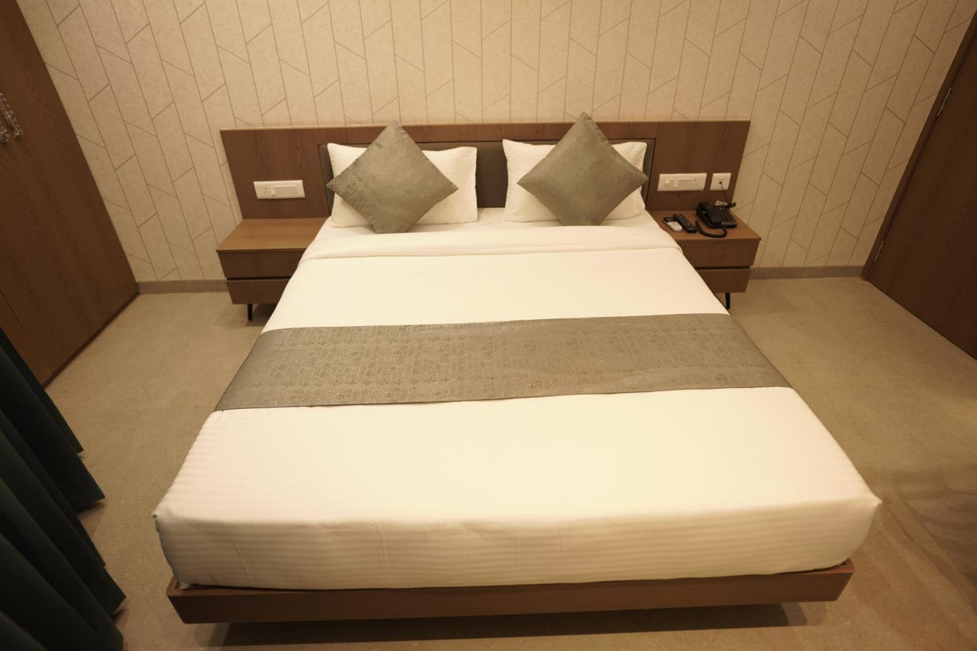 אאורנגבד A Square Executive Hotel מראה חיצוני תמונה