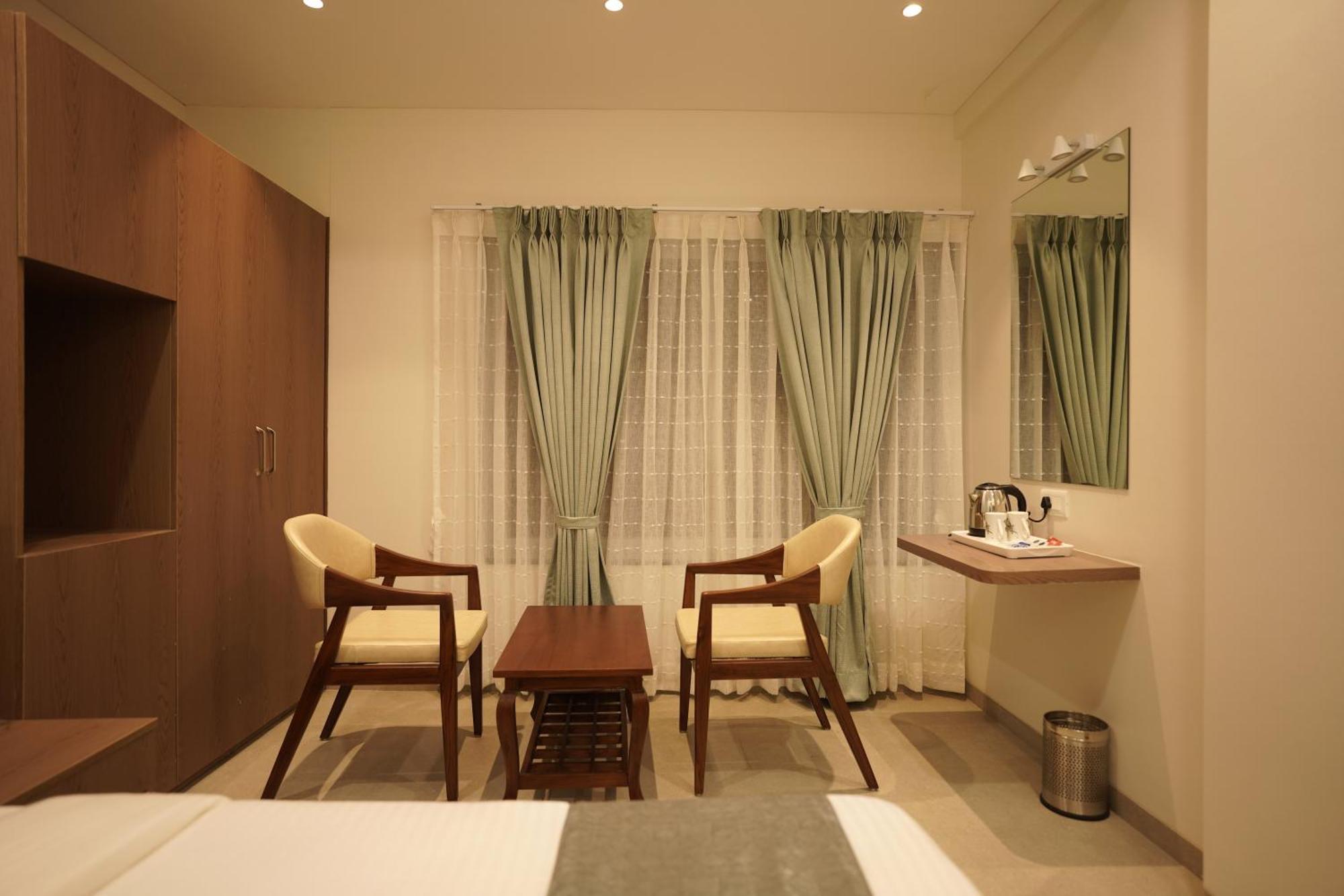 אאורנגבד A Square Executive Hotel מראה חיצוני תמונה