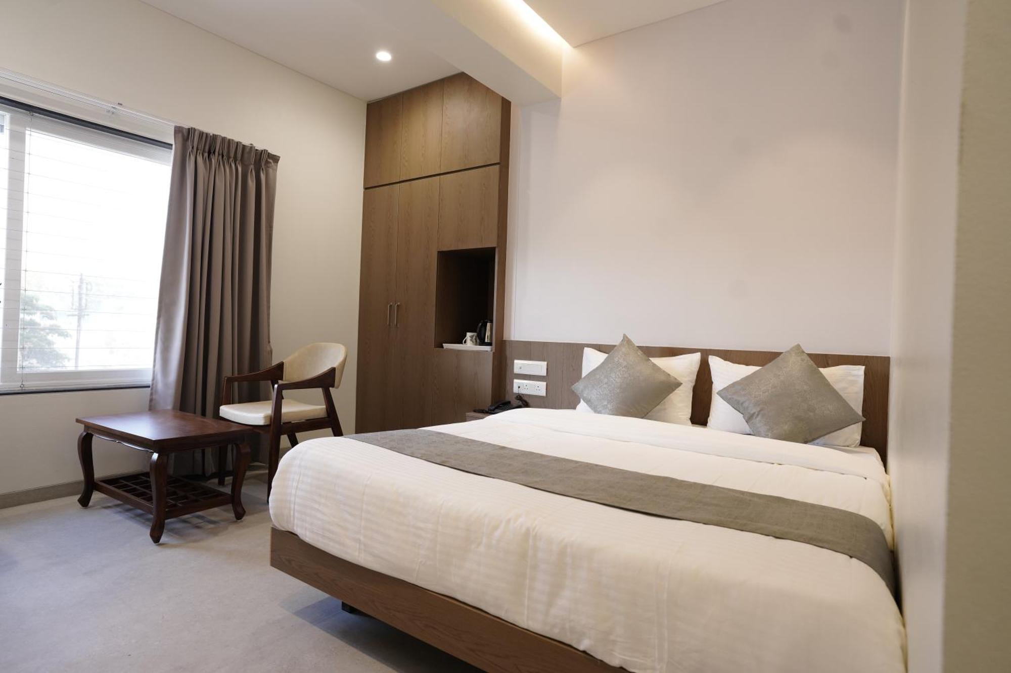אאורנגבד A Square Executive Hotel מראה חיצוני תמונה