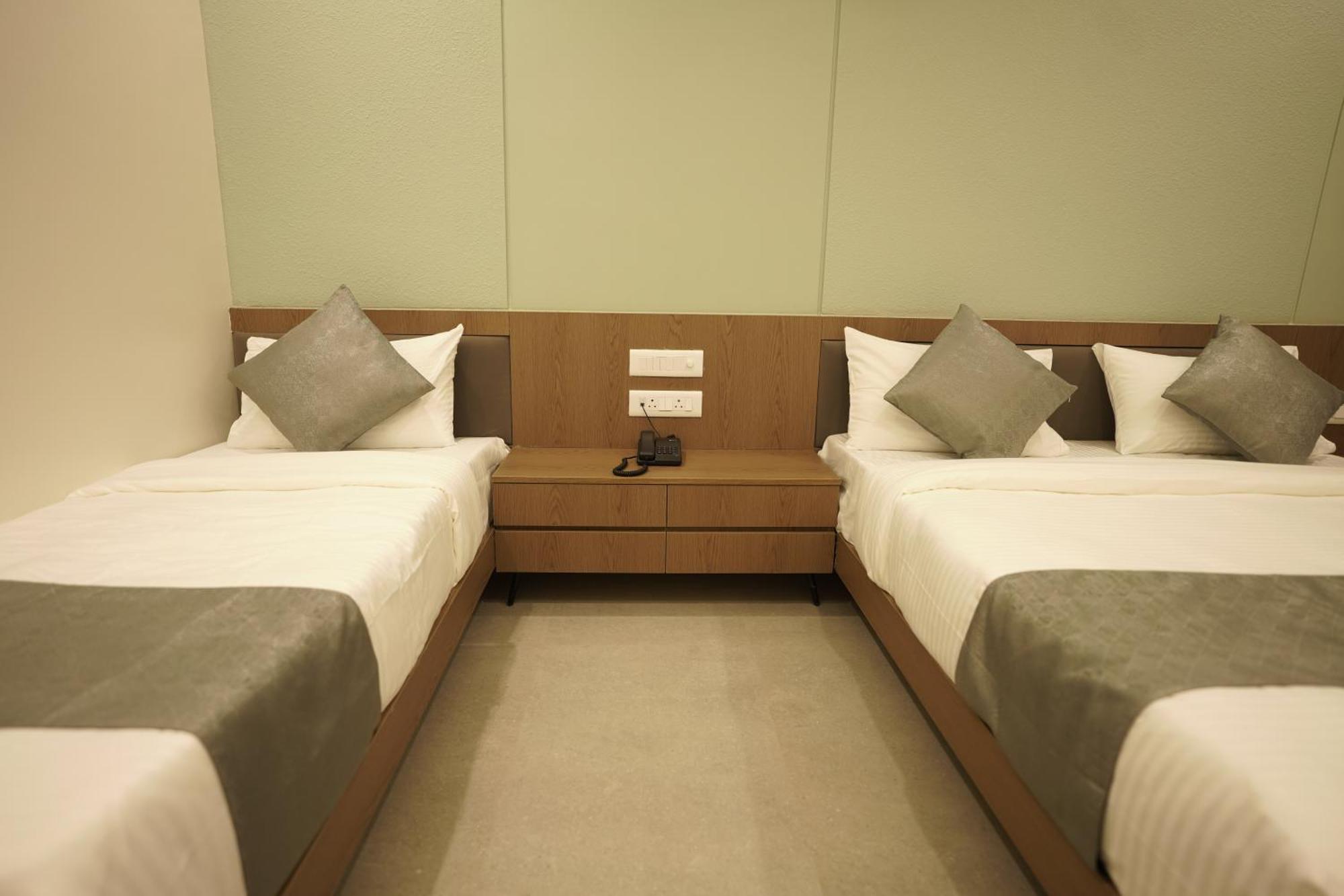 אאורנגבד A Square Executive Hotel מראה חיצוני תמונה